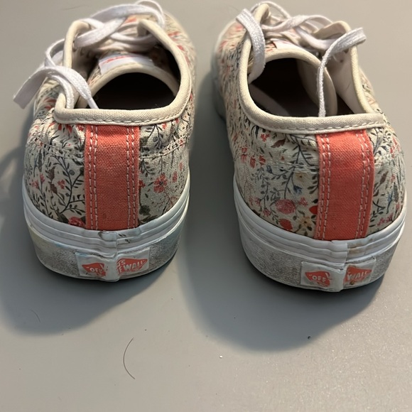 Vans - Picture 6 of 10